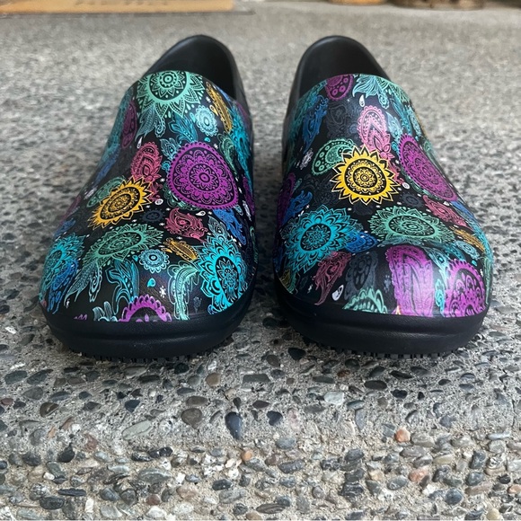 Crocs Clogs Dual Comfort Neria Pro II Women 11 Slip On Paisley Sunburst NWOT - Picture 3 of 10